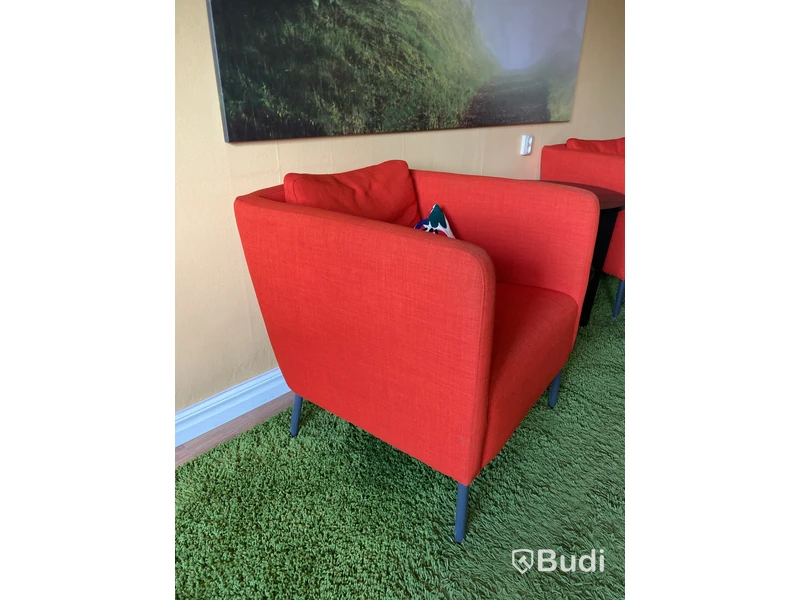 Loungegrupp och tavla