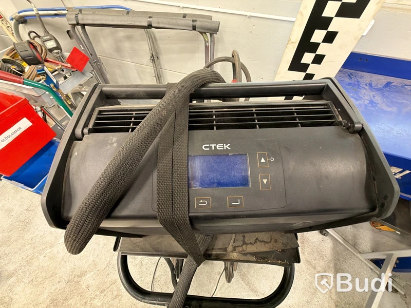 CTEK batteriladdare på vagn 12V lead-acid and lithium