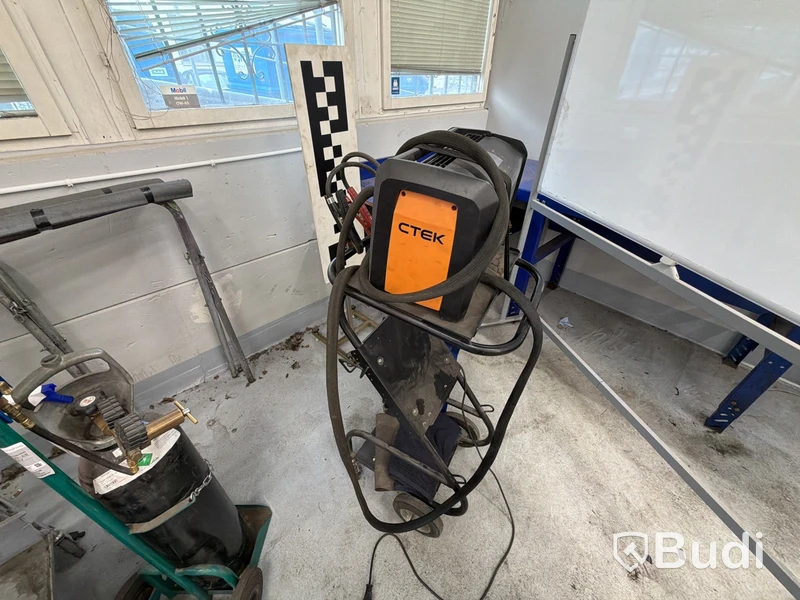 CTEK batteriladdare på vagn 12V lead-acid and lithium
