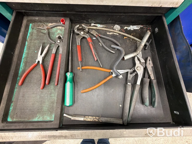 Diverse verkstadsutrustning inklusive Kamasa tools verktygsvagn (ej oljesystem eller slang/sladd på vägg)