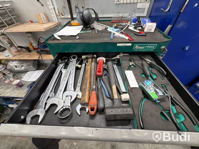 Diverse verkstadsutrustning inklusive Kamasa tools verktygsvagn (ej oljesystem eller slang/sladd på vägg)