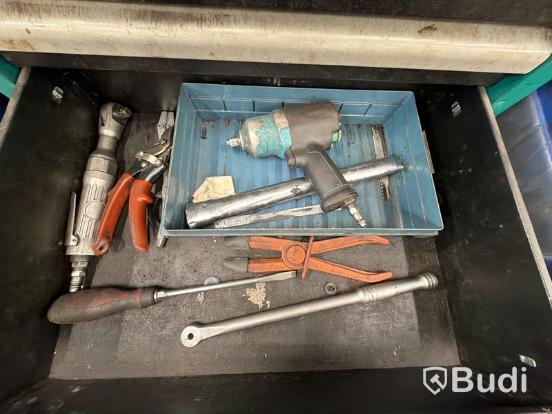 Diverse verkstadsutrustning inklusive Kamasa tools verktygsvagn (ej oljesystem eller slang/sladd på vägg)