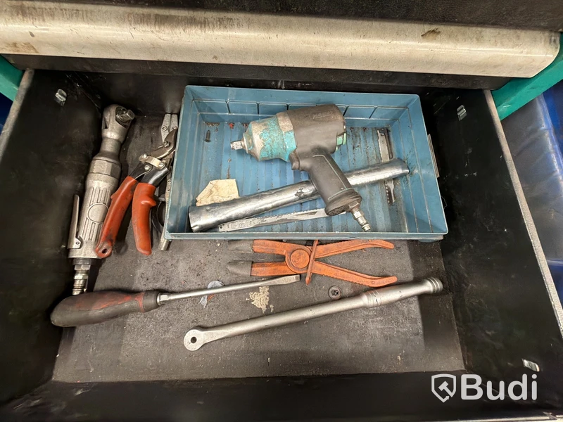Diverse verkstadsutrustning inklusive Kamasa tools verktygsvagn (ej oljesystem eller slang/sladd på vägg)