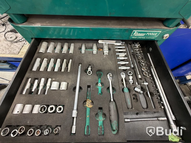 Diverse verkstadsutrustning inklusive Kamasa tools verktygsvagn (ej oljesystem eller slang/sladd på vägg)