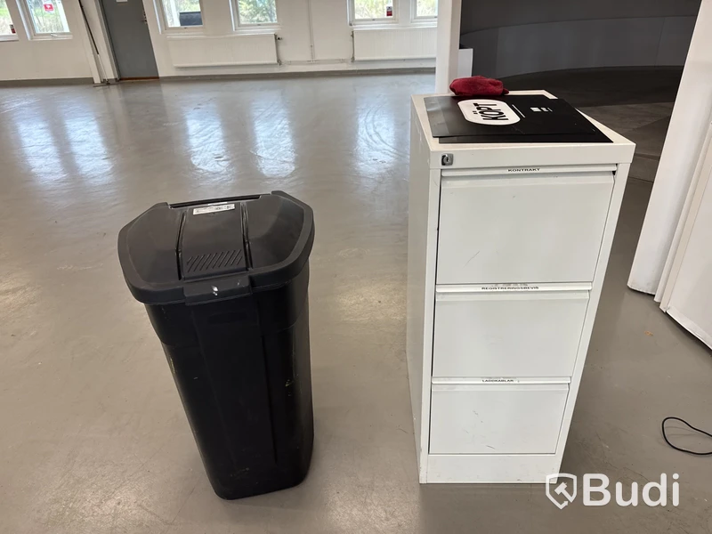 Verkstadshurts och soptunna