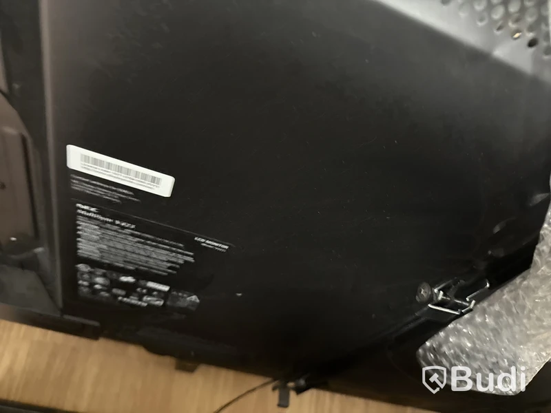 Skrivare, TV-apparater och accesspunkter från Cisco, rack, datorskärmar och övrig elektronik