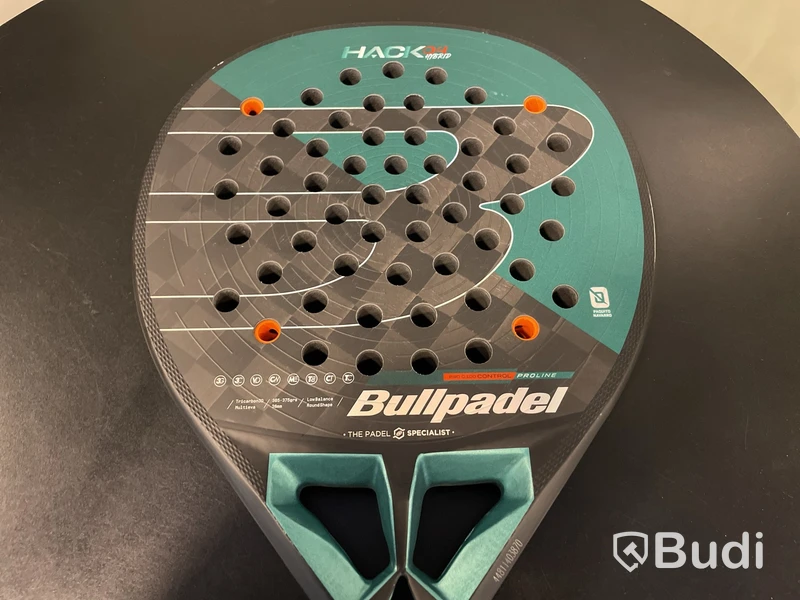 Parti med Padelrackets Bullpadelserie Herr 2025, nypris ca 18 000 kr