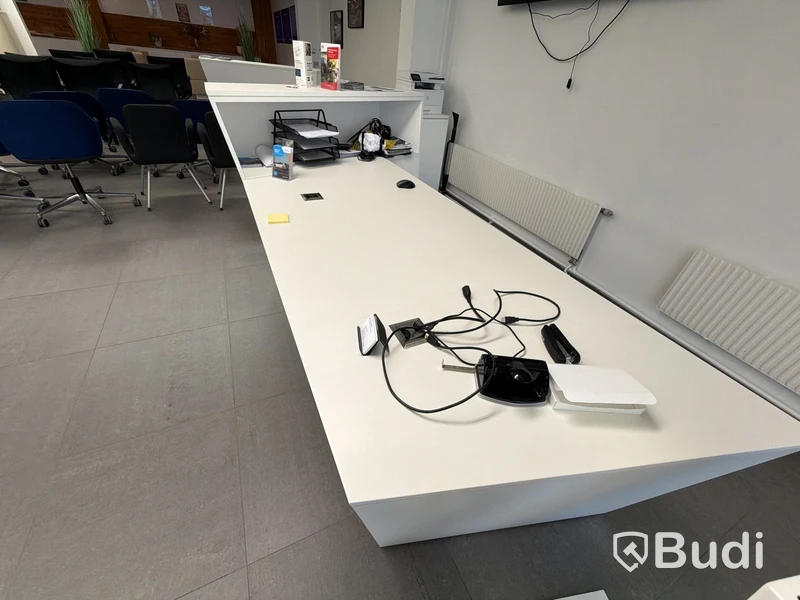 Kontorsplats skrivbord B265, D92 cm, samt 2 st sidorbord