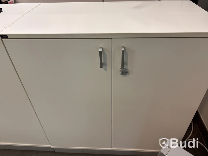 3 st. Höj och sänkbara skrivbord inkl. 6 st. dokumentskåp