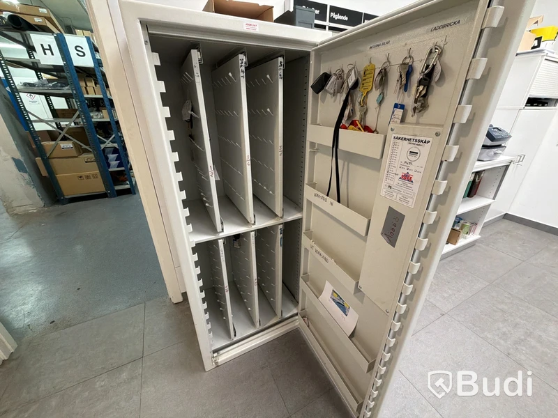 Såkerhetsskåp kassaskåp scandinavian safe SS3492, H150 B64 D54 cm