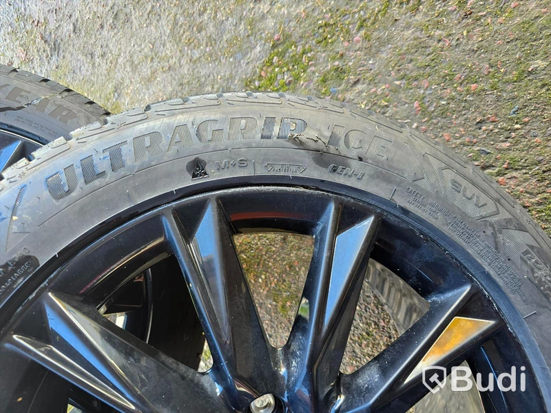Audifälgar med dubbfria vinterdäck Q4