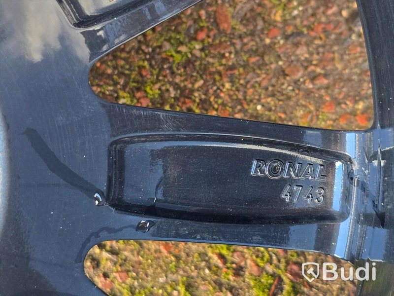 Audifälgar med dubbfria vinterdäck Q4