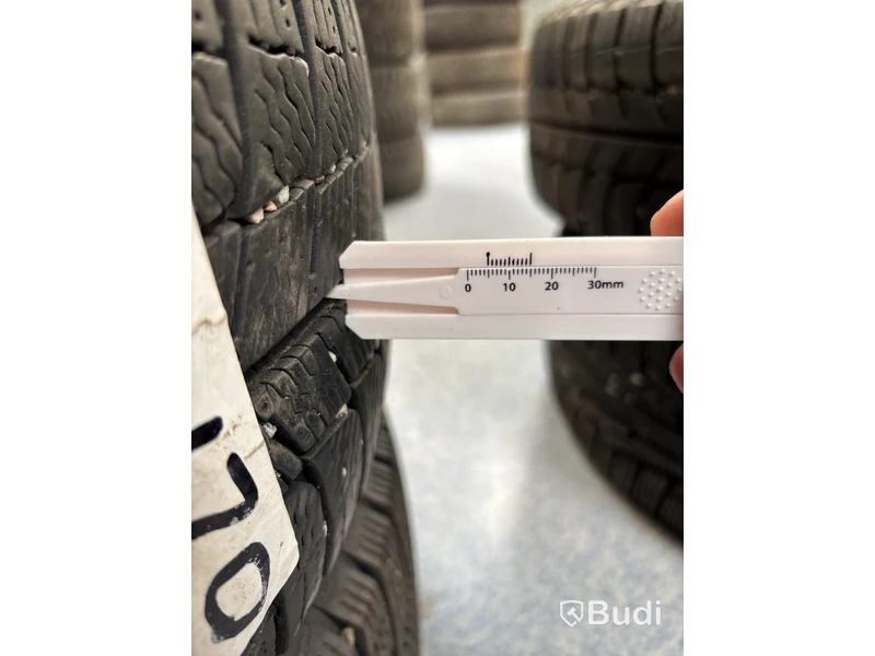 4 st. Vinterhjul 205/60R16 Michelin och Nokia
