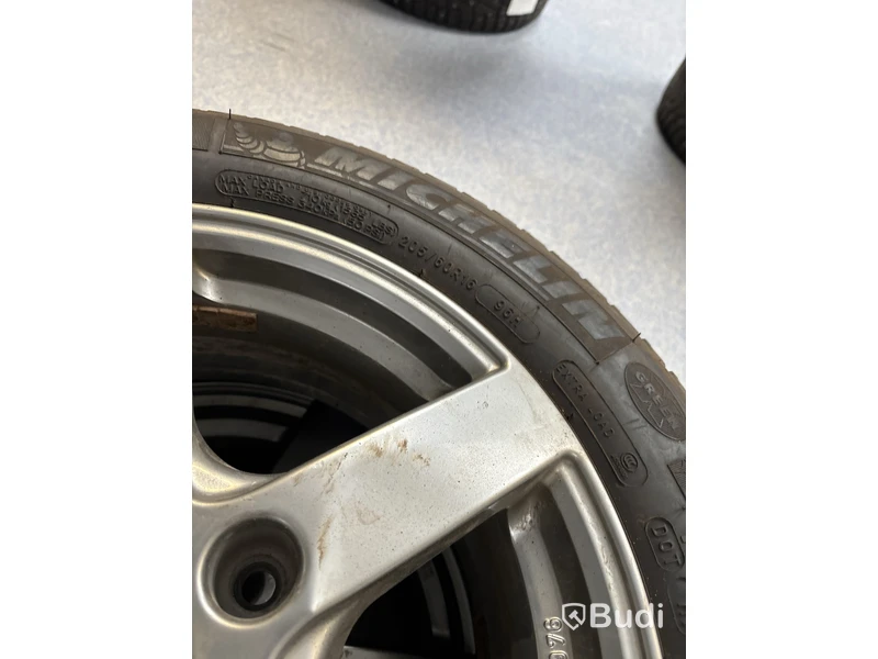 4 st. Vinterhjul 205/60R16 Michelin och Nokia