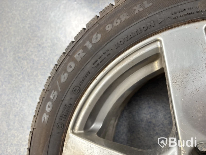 4 st. Vinterhjul 205/60R16 Michelin och Nokia