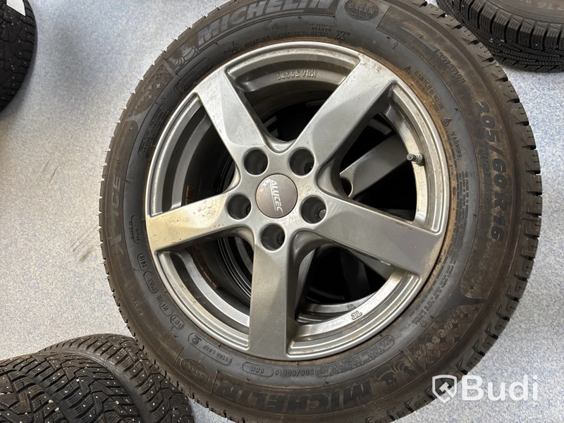 4 st. Vinterhjul 205/60R16 Michelin och Nokia