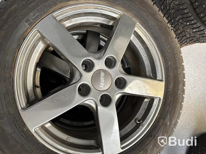 4 st. Vinterhjul 205/60R16 Michelin och Nokia