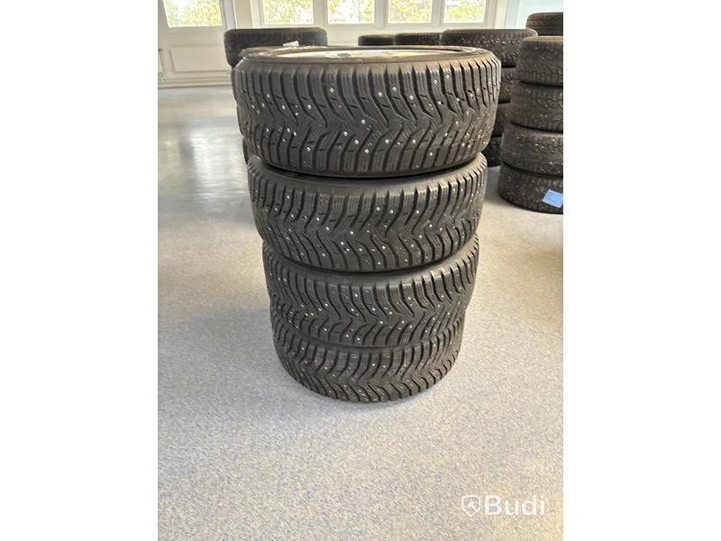 4 st. Vinterhjul Kumho 205/55R16 94T