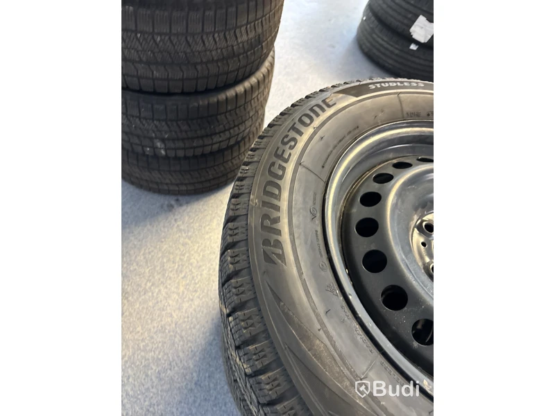 4 st. Vinterhjul Bridgestone 215/65R16 102S