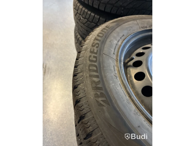 4 st. Vinterhjul Bridgestone  215/65r16 102S