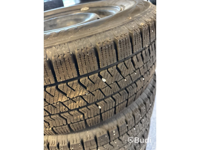 4 st. Vinterhjul Bridgestone  215/65r16 102S