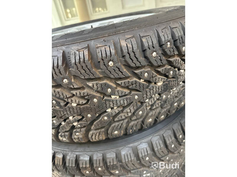 4 st. Vinterhjul Nokian 215/65R16