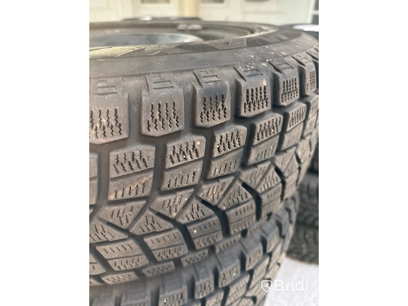 4 st. Vinterhjul Maxxis 215/65R16 98Q