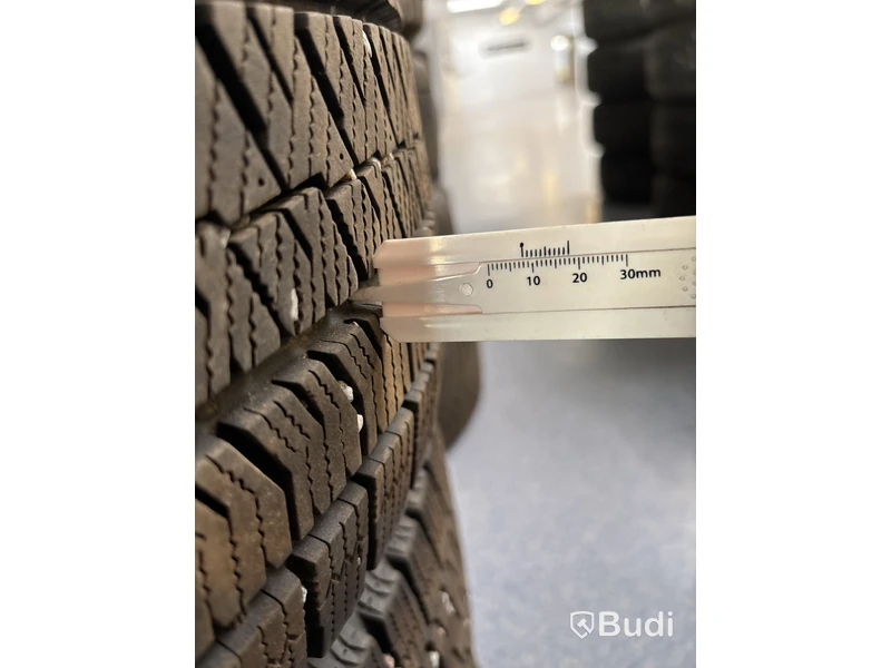 4 st. Vinterhjul Bridgestone 215/65R16 102S
