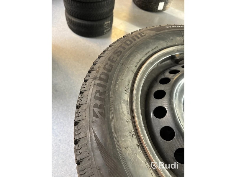 4 st. Vinterhjul Bridgestone 215/65R16 102S