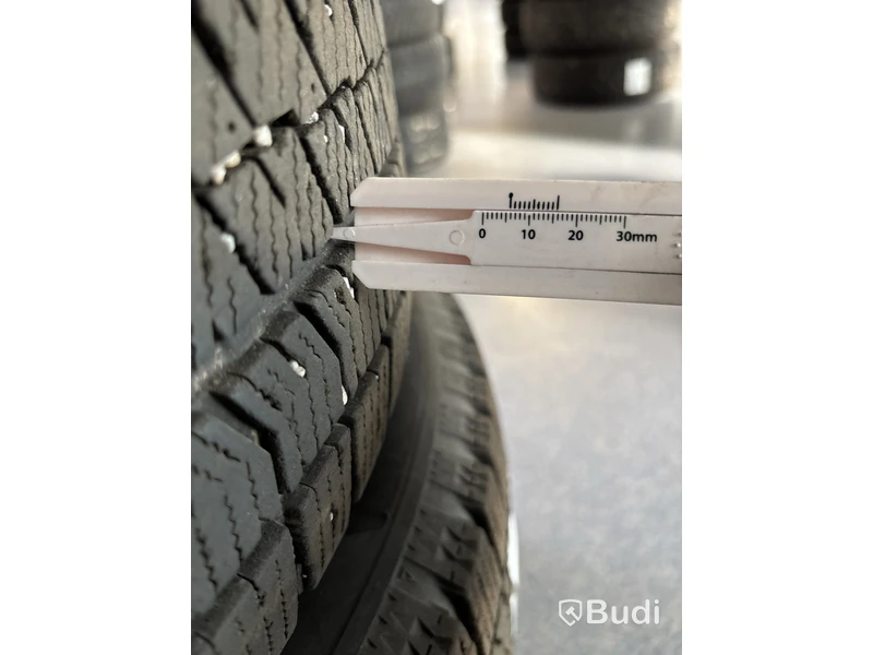 4 st. Vinterhjul Bridgestone 215/65R16 102S