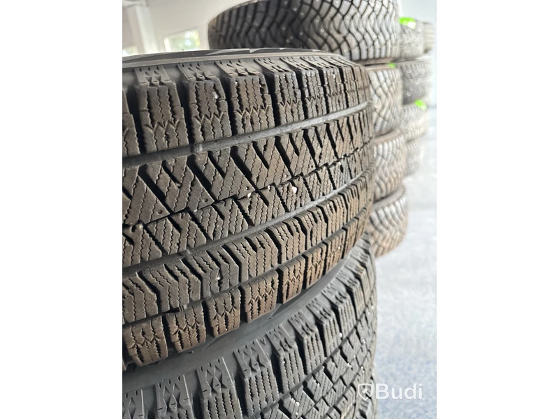 4 st. Vinterhjul Bridgestone 215/65R16 102S