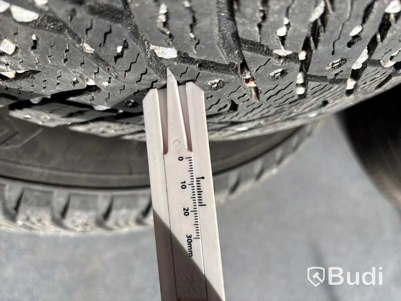 4 st. Vinterhjul Nokian 215/70R16 100T