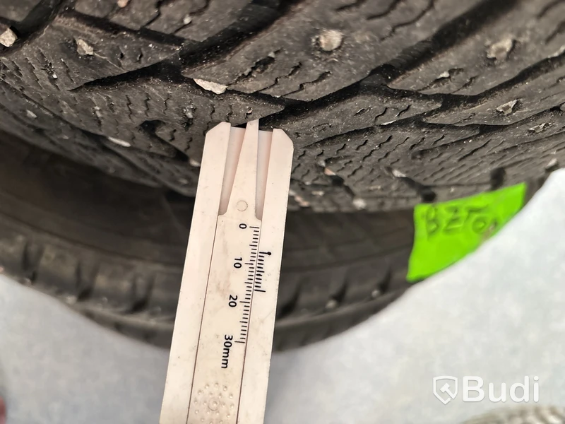 4 st. Vinterhjul Nokian 215/70R16 100T