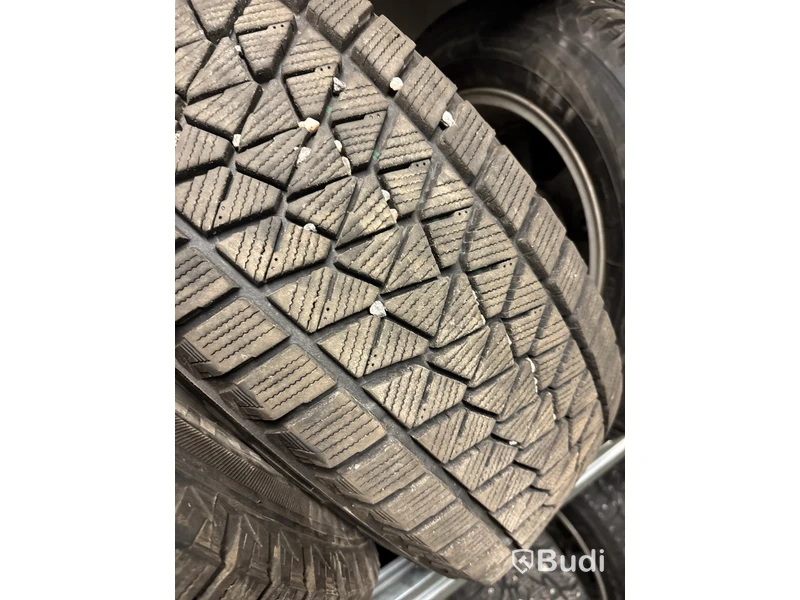 4 st. Vinterhjul Bridgestone 225/65R17 102S