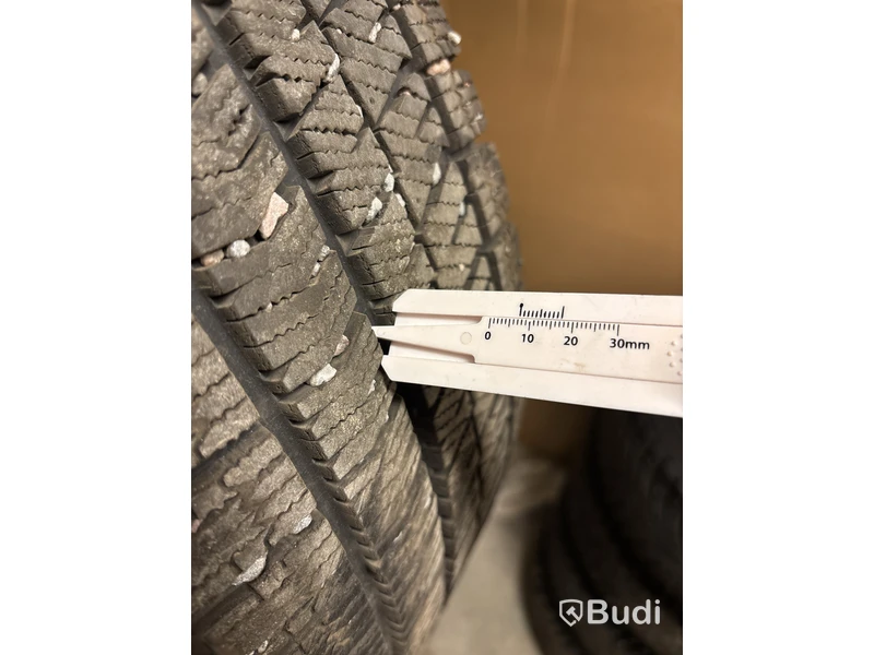 4 st. Vinterhjul Bridgestone 215/65R16 102S