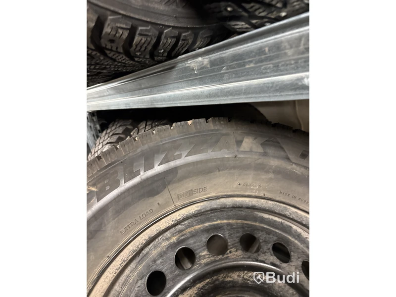 4 st. Vinterhjul Bridgestone 215/65R16 102S