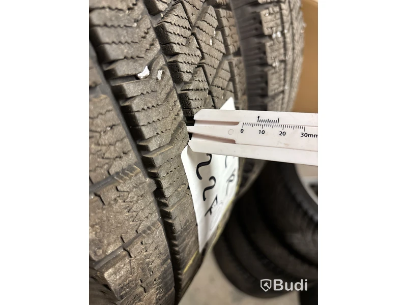 4 st. Vinterhjul Bridgestone 215/65R16 102S