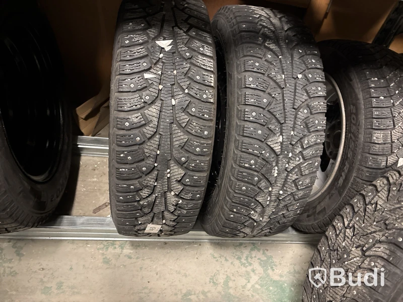 2 st. Vinterhjul Nokian 215/65R16 102T