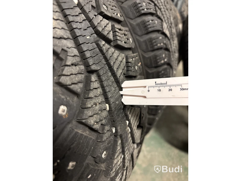 2 st. Vinterhjul Nokian 215/65R16 102T