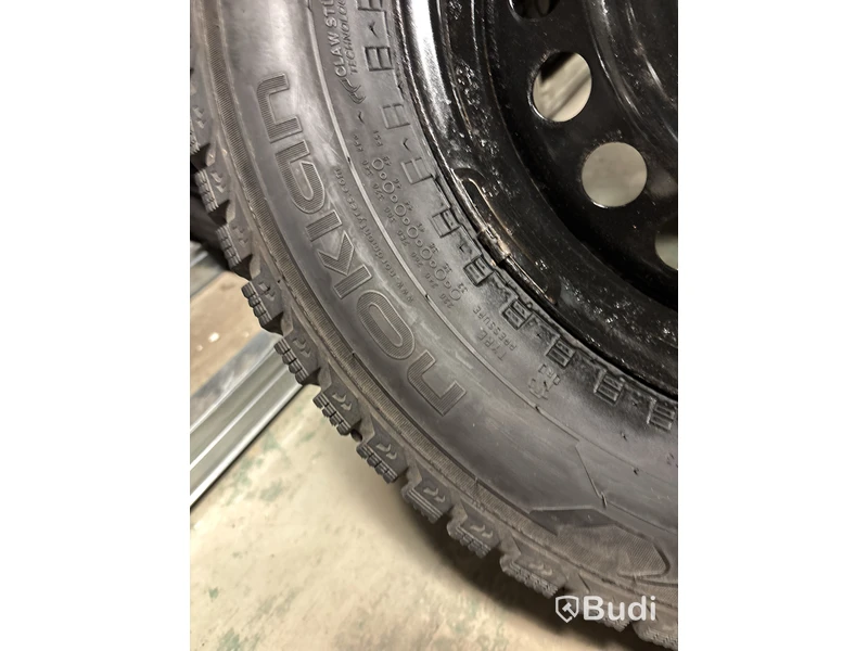 2 st. Vinterhjul Nokian 215/65R16 102T