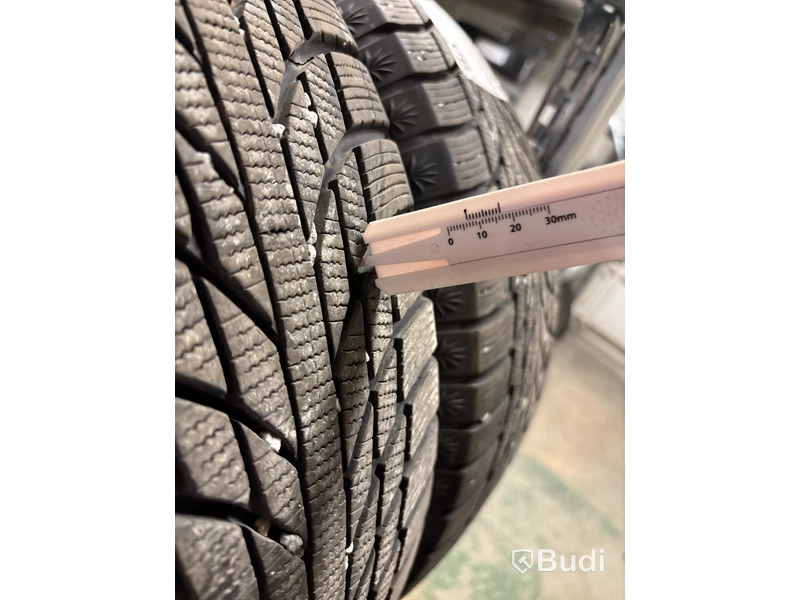 4 st. Vinterdäck Kumo 215/55R17 98T