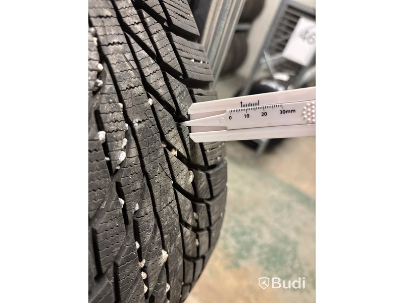 4 st. Vinterdäck Kumo 215/55R17 98T
