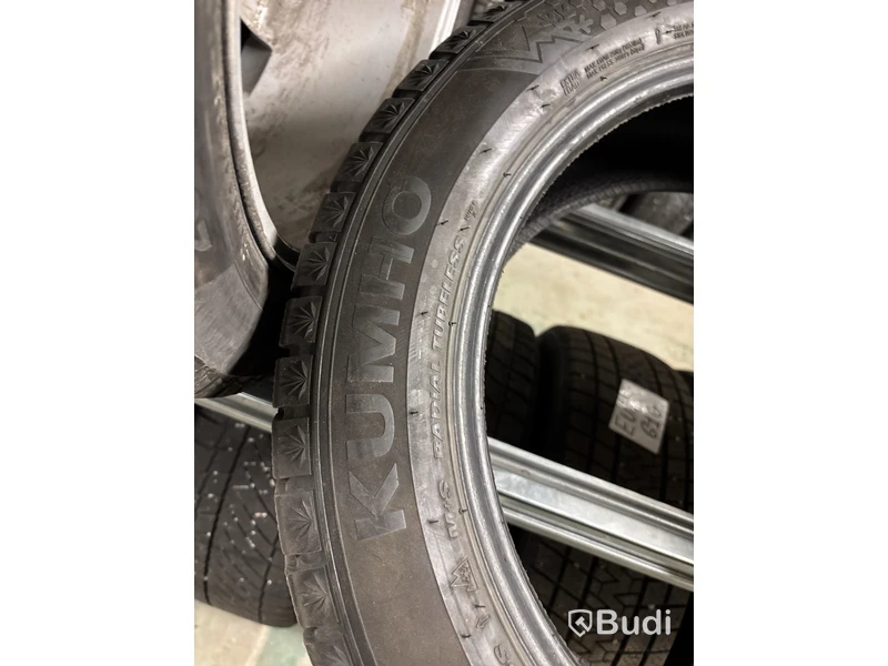4 st. Vinterdäck Kumo 215/55R17 98T