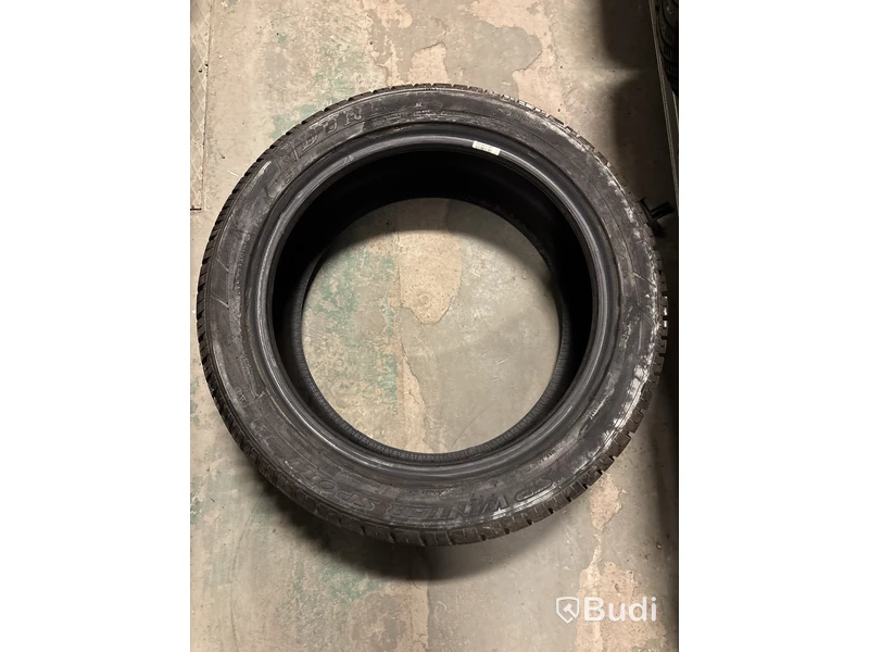 1 st. Vinterdäck Dunlop 225/50R18 99H