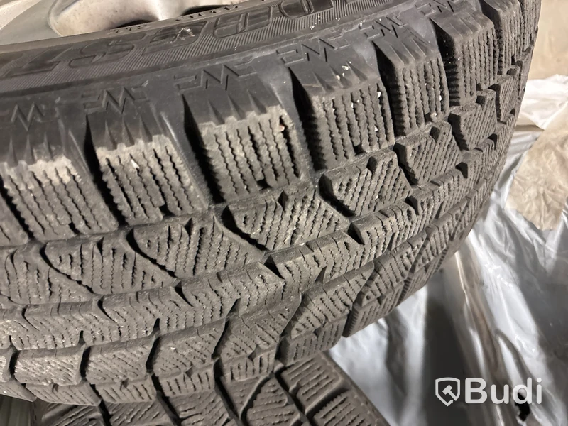 2 st. Vinterhjul Bridgestone 225/55R17 101T