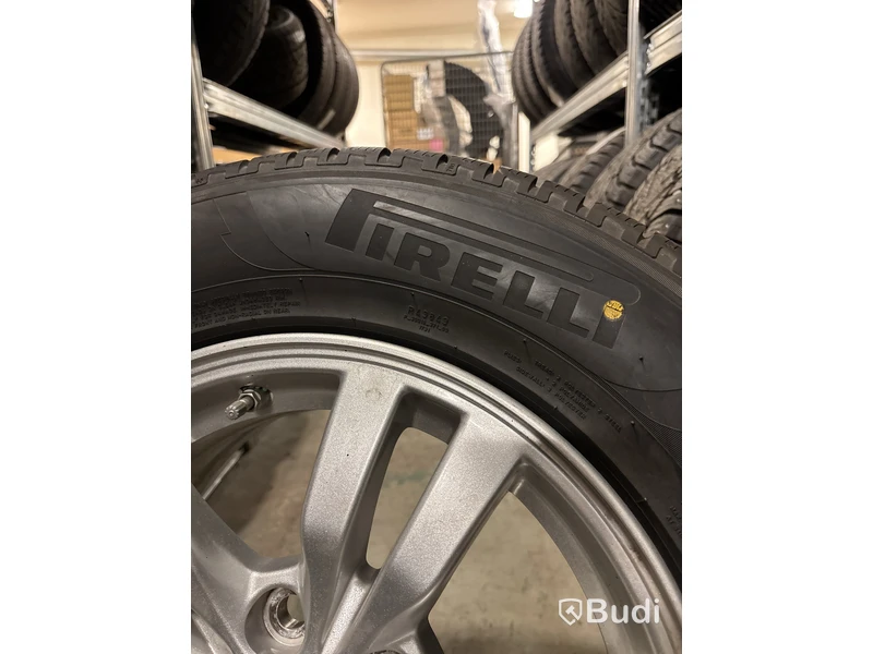 4 st. Vinterhjul Pirelli 215/70R16 104H