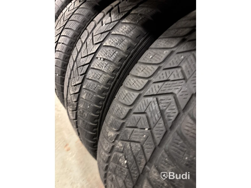 4 st. Vinterhjul Pirelli 235/60R18