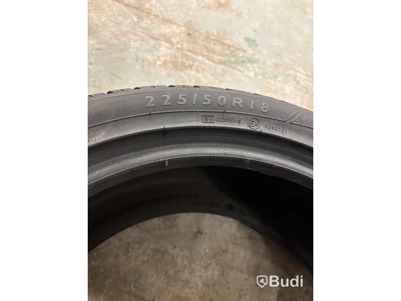 1 st. Vinterdäck Dunlop 225/50R18