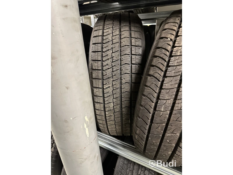 2 st. Vinterhjul Bridgestone 215/60R17