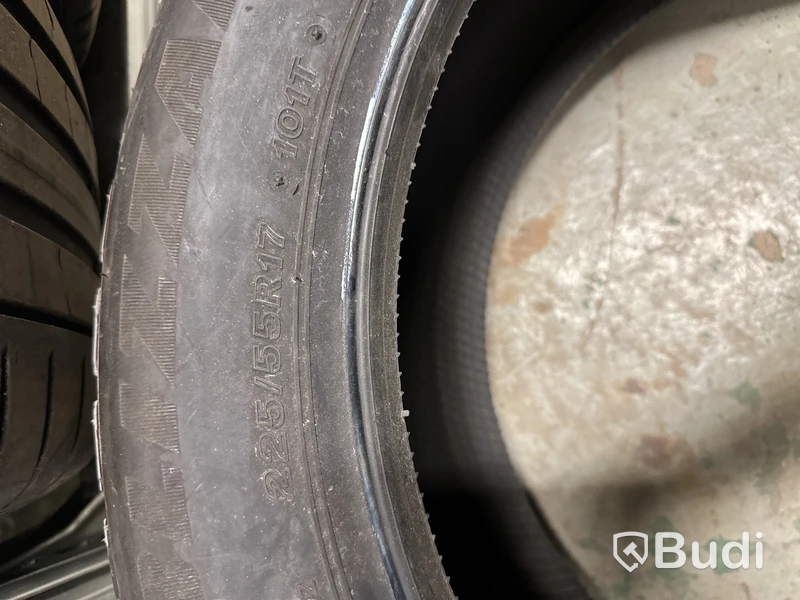 1 st. Vinterdäck Bridgestone 225/55R17 101T
